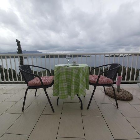 Apartment Tinka + Lumbarda Exterior photo
