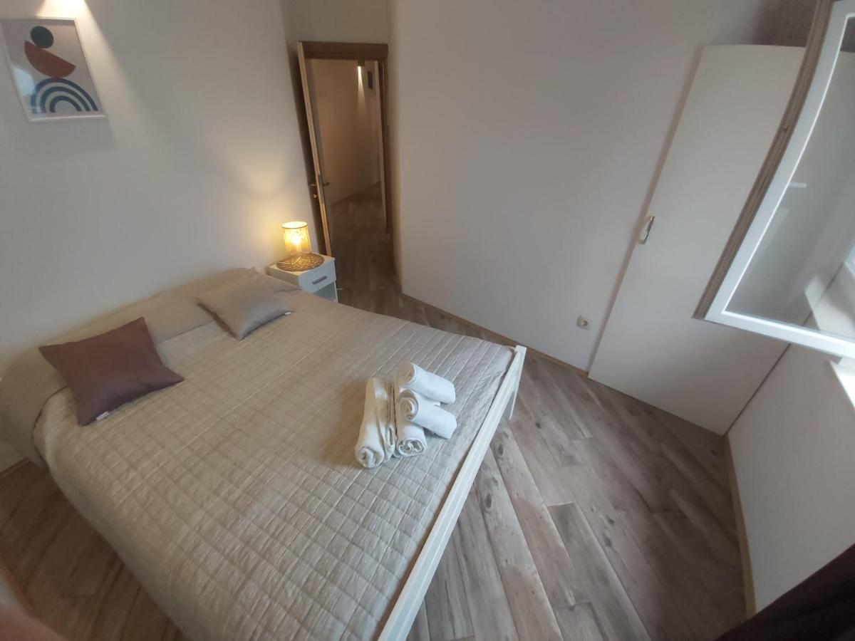 Apartment Tinka + Lumbarda Exterior photo